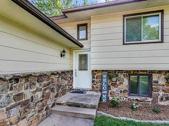 3rd image of 328 N Driftwood Ct