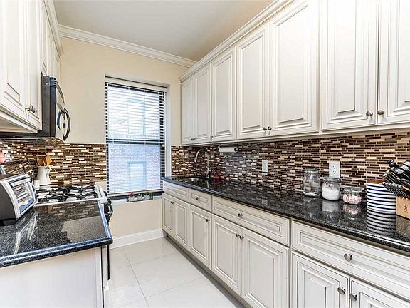 3rd image of 8384 116th St APT 1C