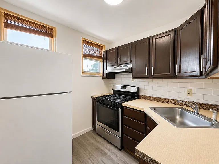 5846 Bartlett St #2 — Photo 7