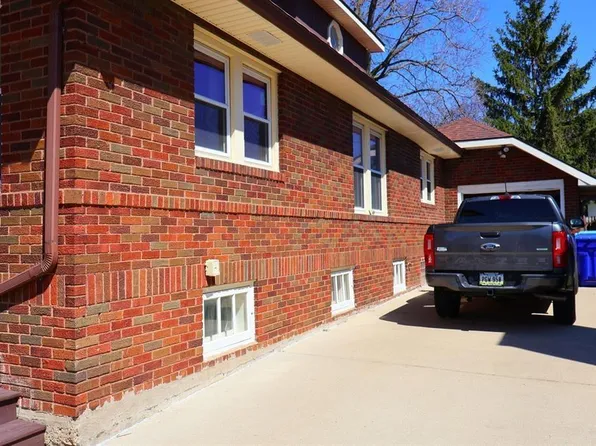 127 7th Ave NW, Oelwein, IA 50662