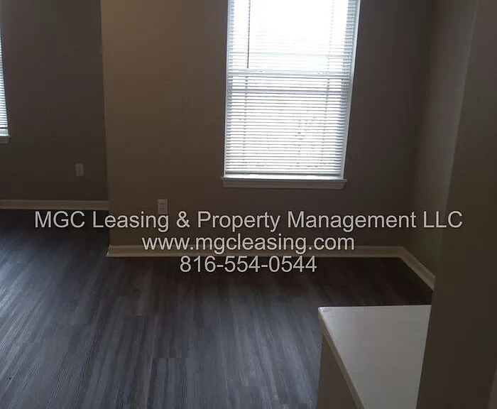 9324 N Main St — Photo 31