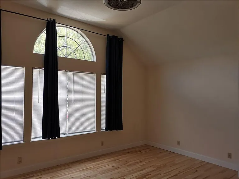 1603 Sylvia Ln — Photo 16