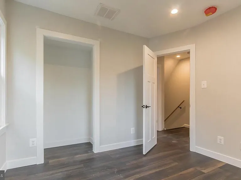 308 S Veitch St — Photo 16