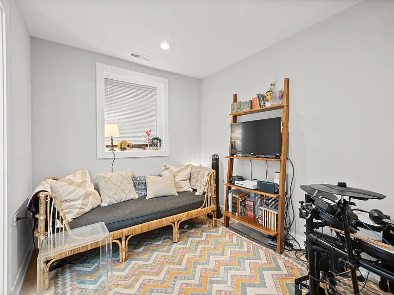 2451 N Albany Ave #1 — Photo 17