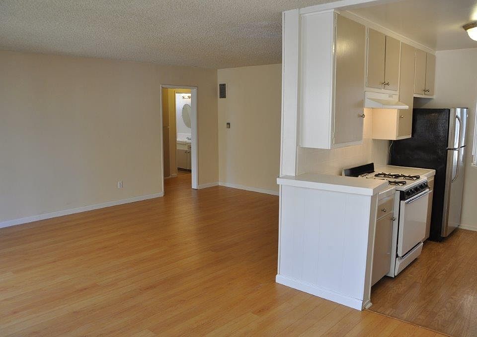 1st image of 4663 Rosewood Ave APT 12