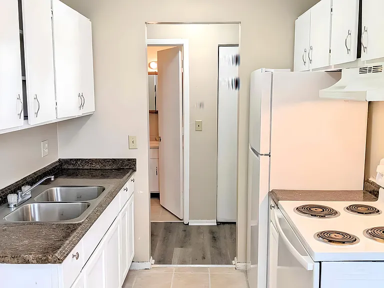1067 Van Dyke St — Photo 74