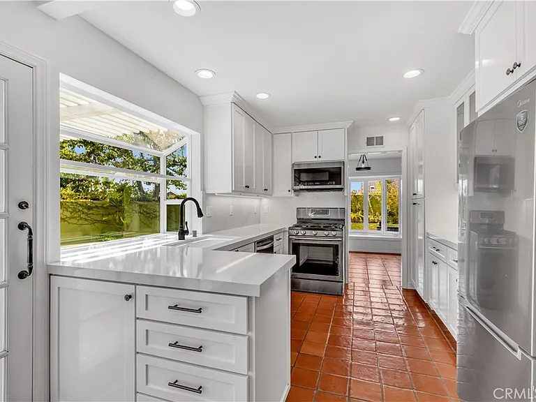 33051 Christina Dr — Photo 12