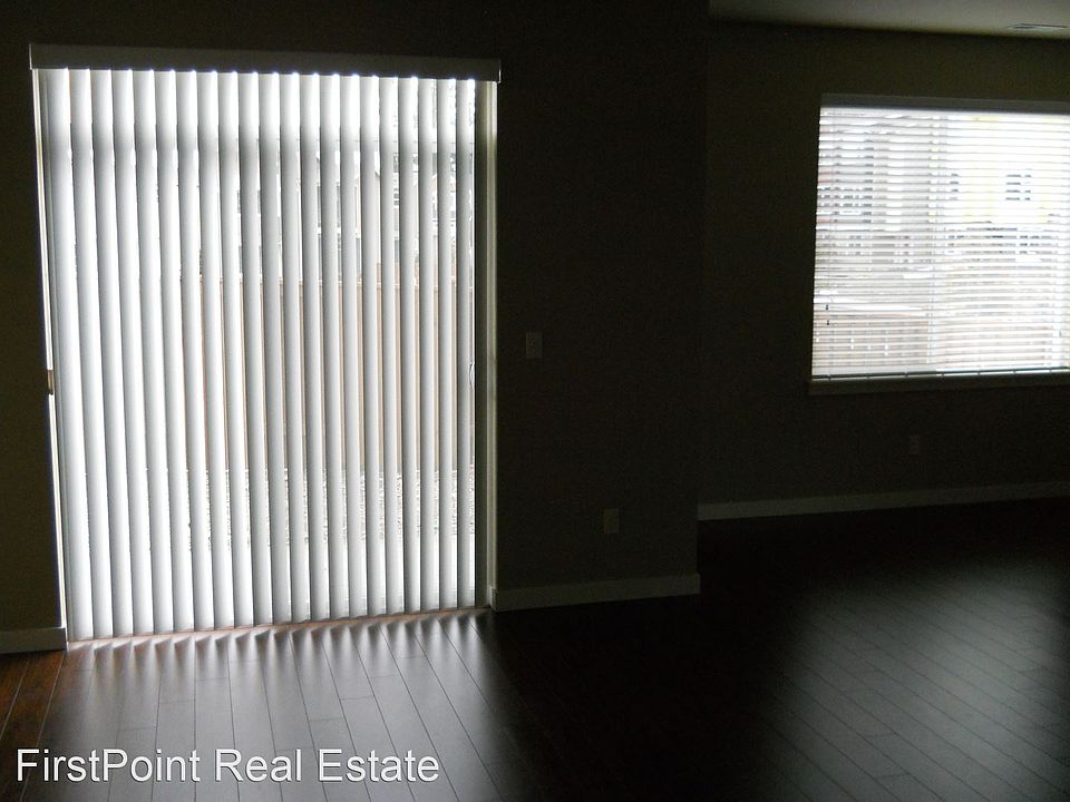 2nd image of 11643 175th St E