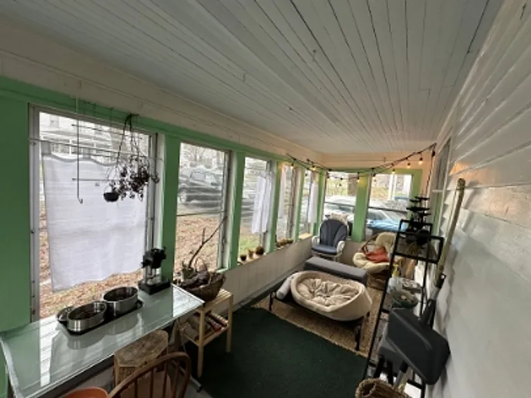 30 Forest Ave — Photo 7