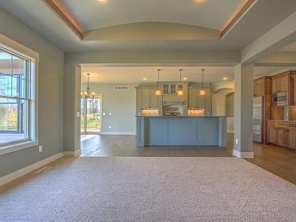 5th image of 8081 Lionel Dr