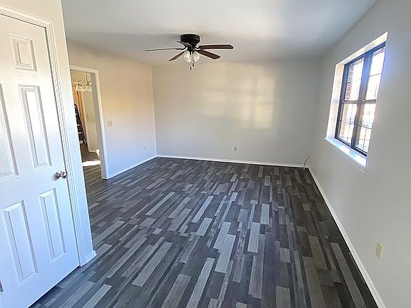 5th image of 608 Valley Dr