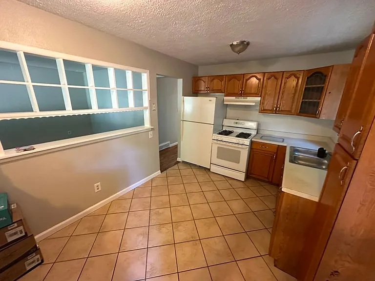 22030 Cushing Ave — Photo 3