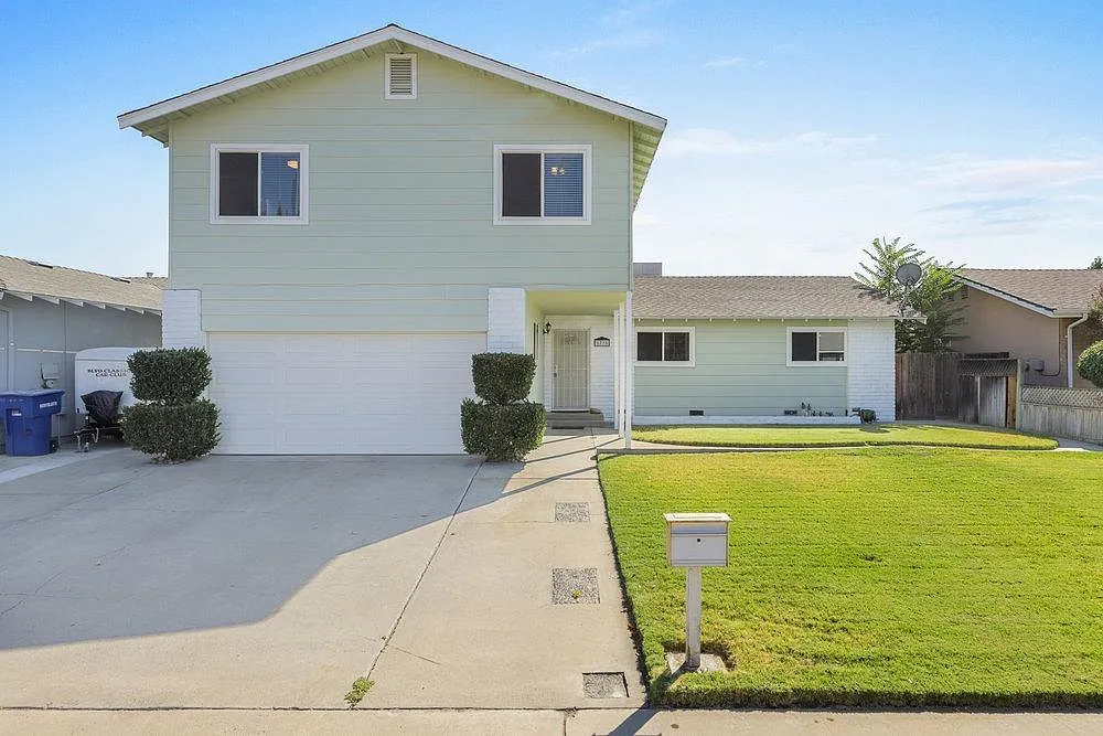 1728 Rose Ave photo 1