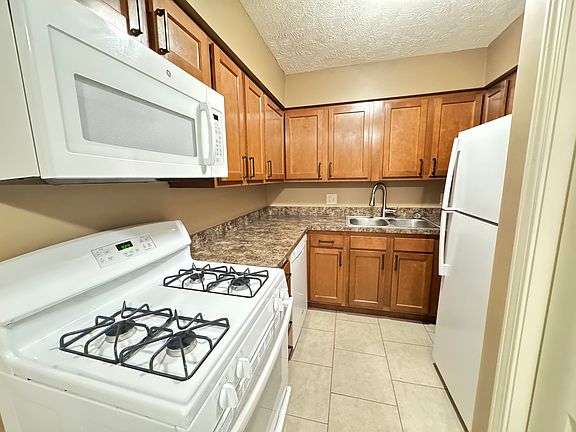 3rd image of 2610 S 70th St #10