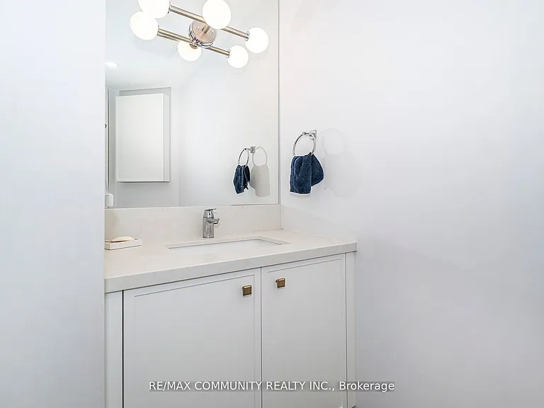980 Yonge St #513 — Photo 29