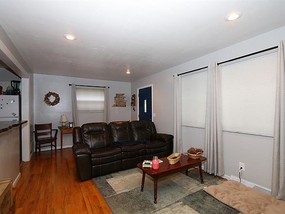 3rd image of 3620 Crestnoll Dr