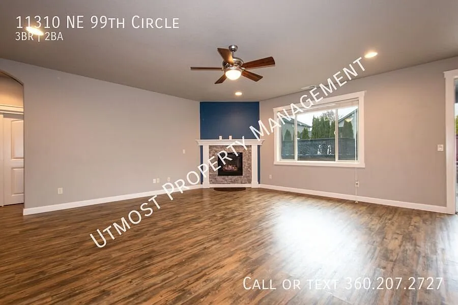 Spacious 3BD with Bonus Room in Great Vancouver Neighborhood — Photo 4