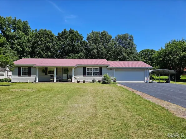 908 S 8th St, Coulterville, IL 62237