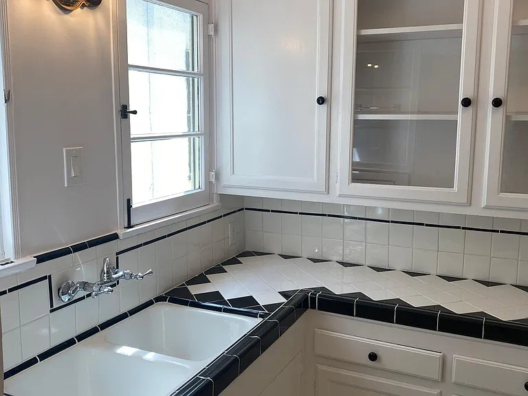 200 S Fuller Ave #2 — Photo 5
