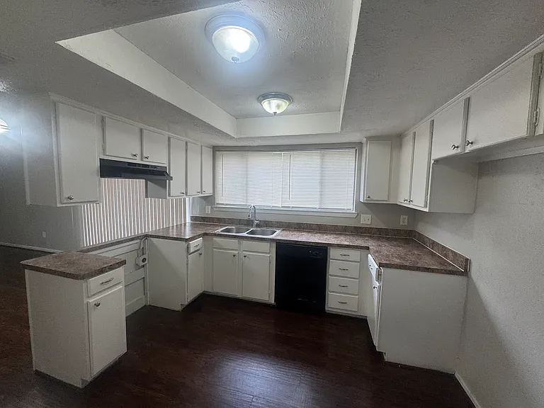 23139 Lestergate Dr — Photo 7