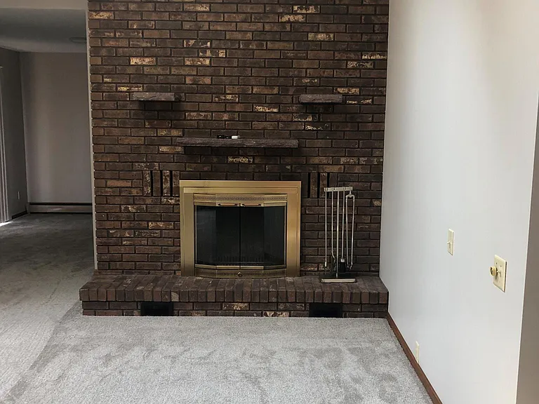 1322 E Chippewa St — Photo 4