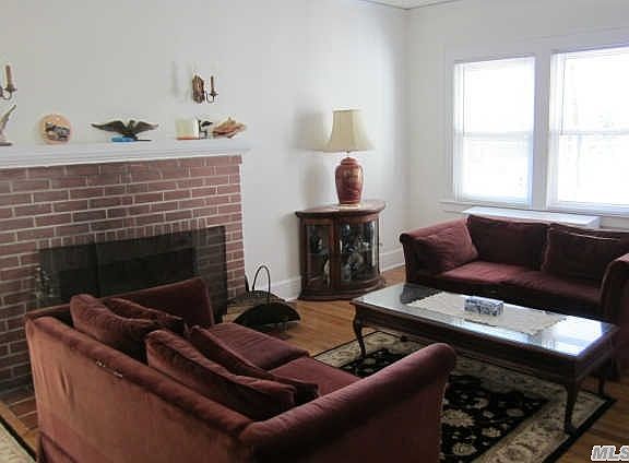 4th image of 352 Linden Pl