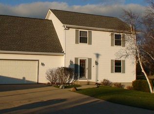 910 W Cardinal Cir, Oak Creek, WI 53154