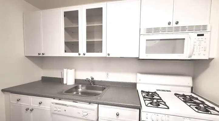 Rented by R New York | media 6