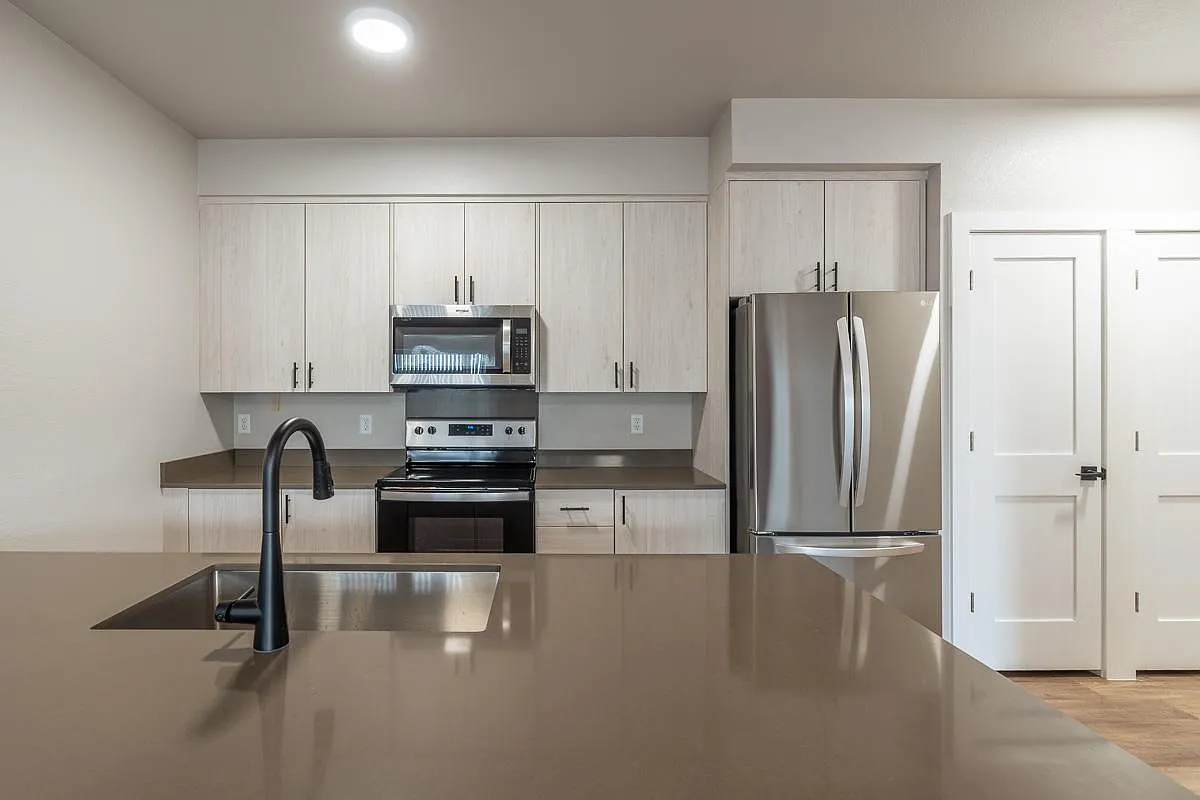 3 bed, 1400 sqft, $2,300 — Photo 4