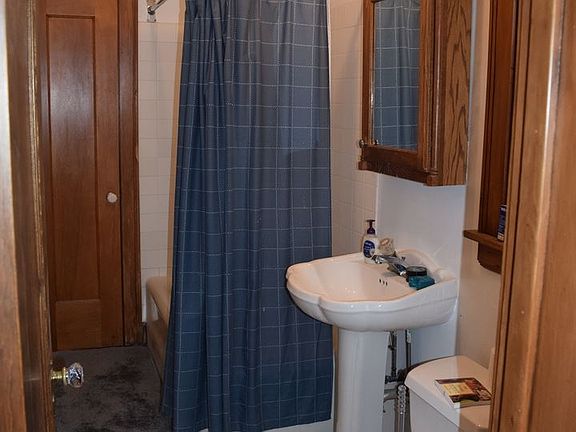 2nd image of 3624 N Greenview Ave APT 1W