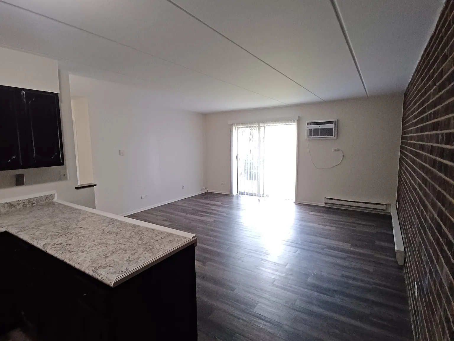 1 bed, 740 sqft, $1,350 — Photo 3