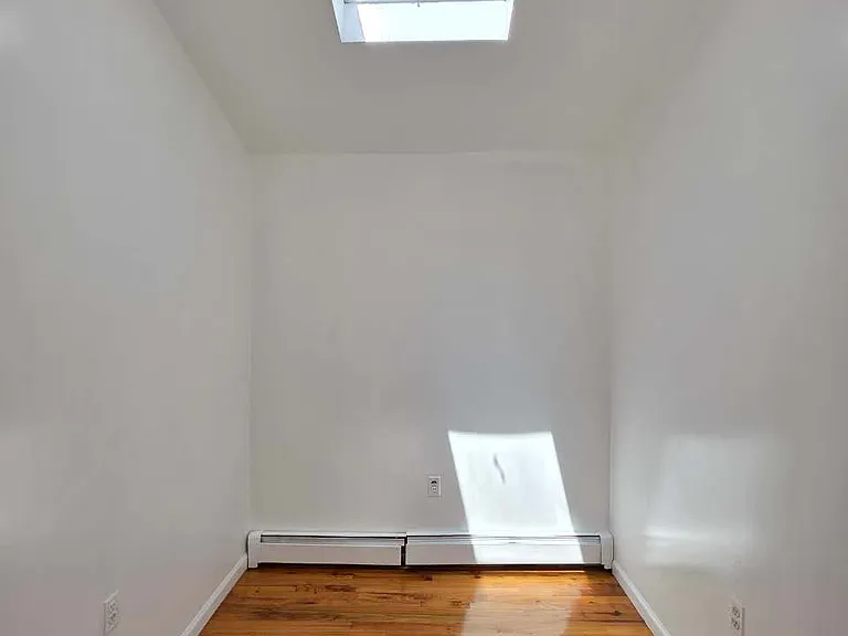 2368 W 12th St #3 — Photo 18