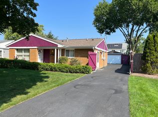 656 Sandra Ln, Wheeling, IL 60090