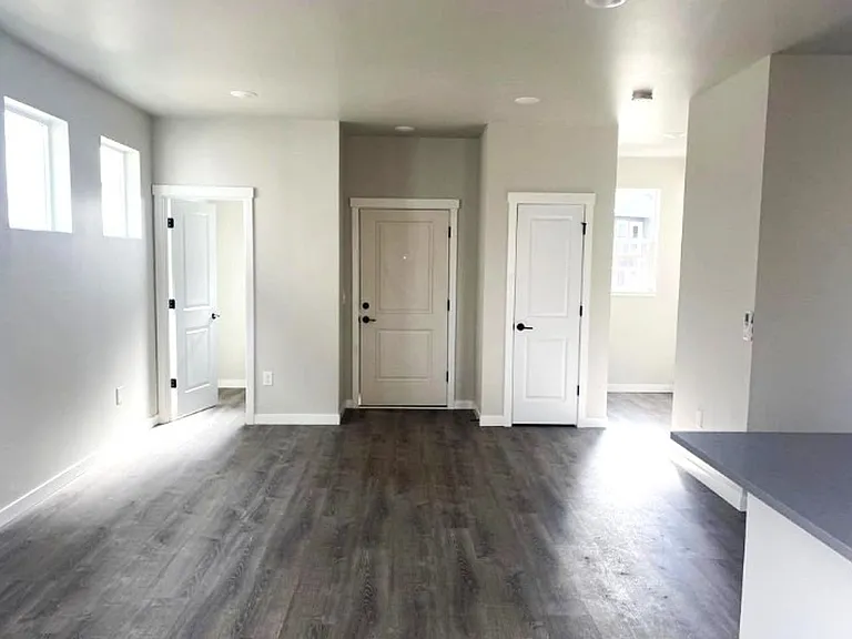 608 Telegraph Rd — Photo 9