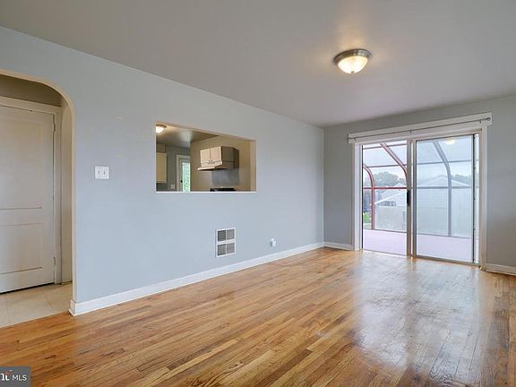 5th image of 13 E Jacob St