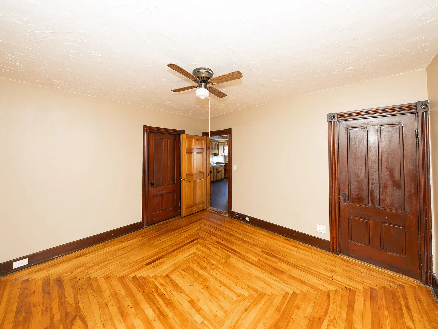 2 bed, 888 sqft, $2,000 — Photo 4