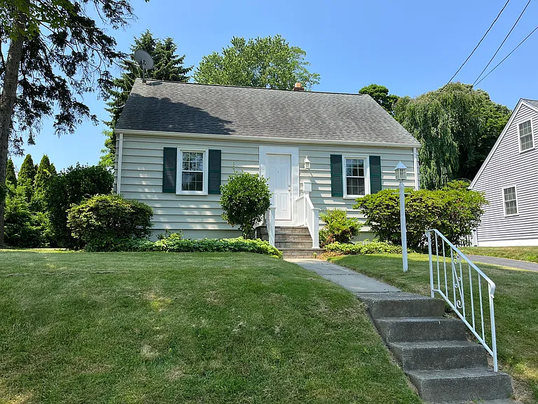 48 Spring Ln — Photo 1