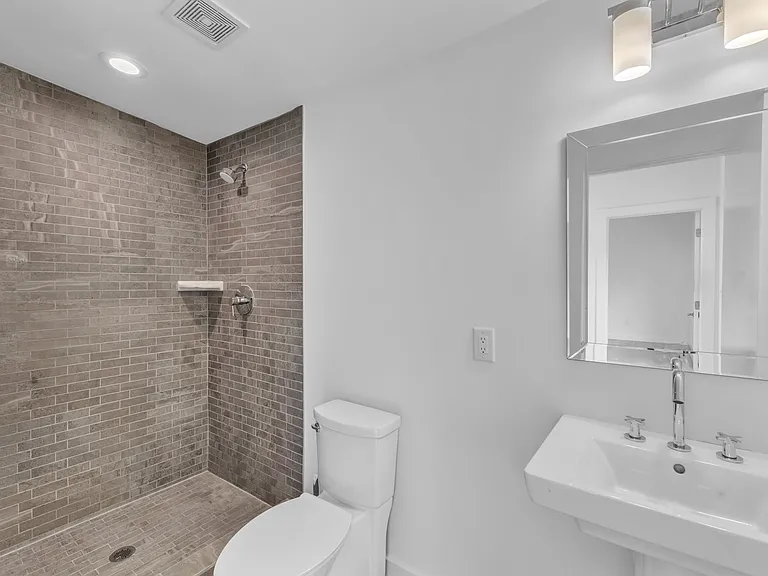 3rd floor bathroom (#4)