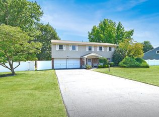 18 Shari Ln, East Northport, NY 11731