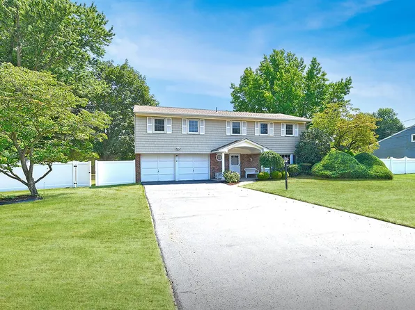 18 Shari Lane, East Northport, NY 11731