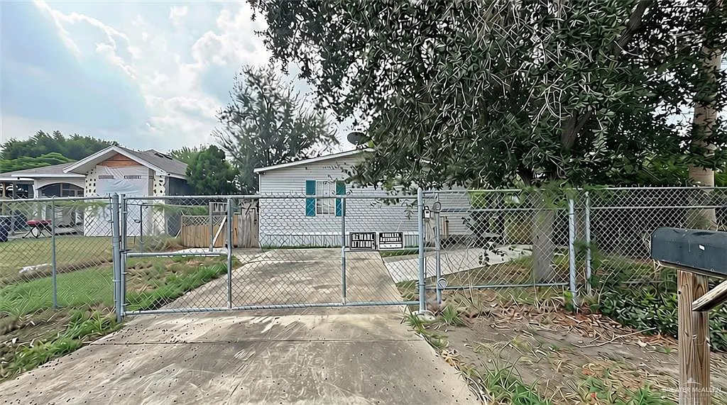 4 bed, 2.0 bath, 1456 sqft, $1,200 — Photo 1