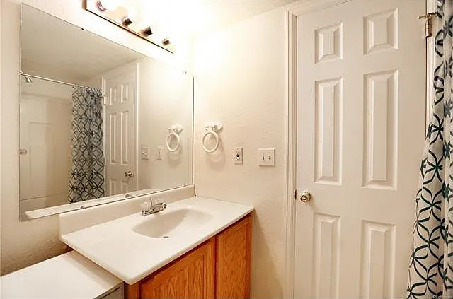 1898 Oakcrest Cir #1-O — Photo 15