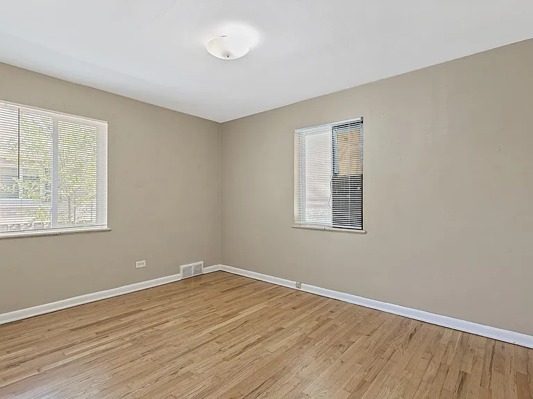 2630 S York St — Photo 13