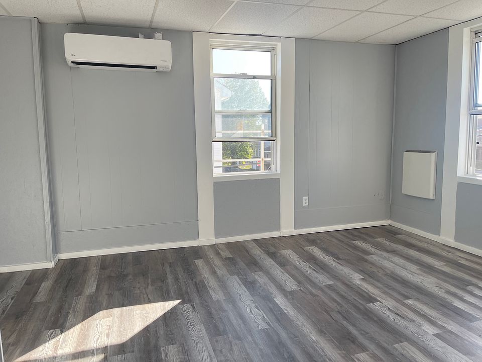 2nd image of 95 High St #3