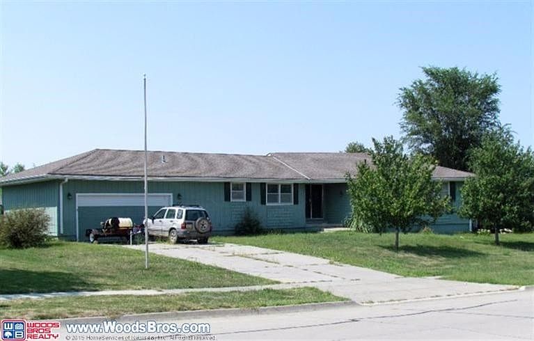 1st image of 825 Sunflower Dr