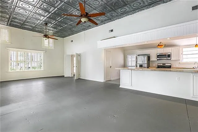 3 bed, 2.0 bath, 2000 sqft, $2,400 — Photo 3