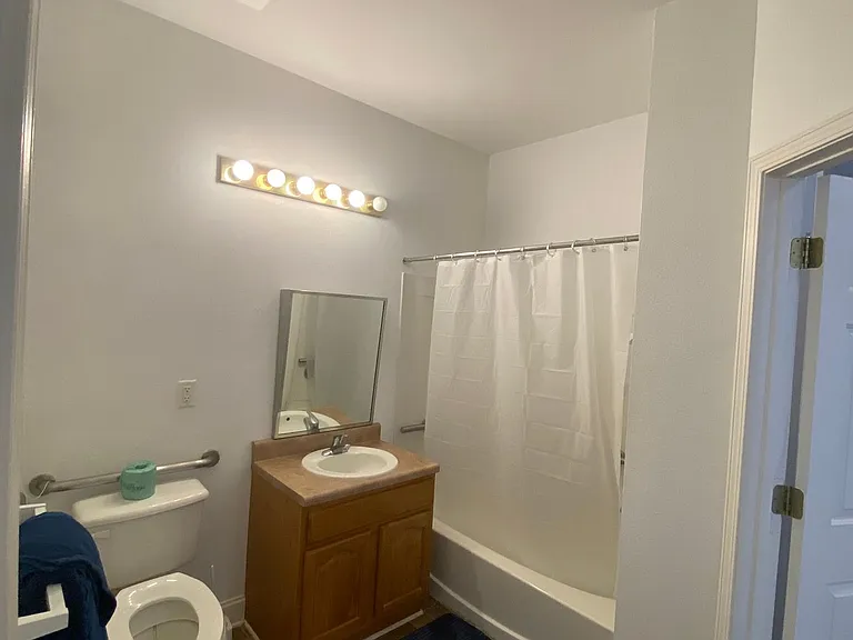 Hillcrest Apartments — Photo 21