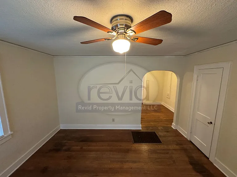 585 N Avalon St — Photo 2