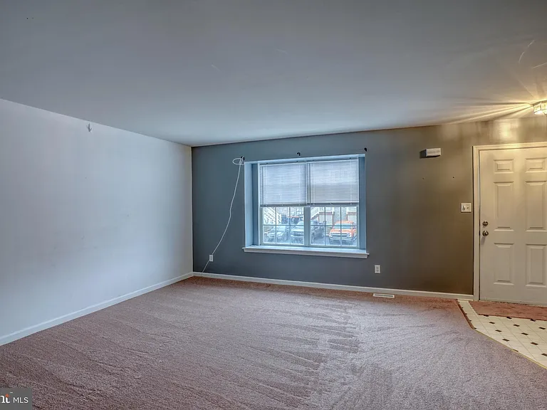 407 Champs Ln — Photo 8
