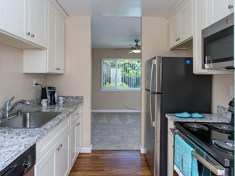 666 S El Monte Ave — Photo 11